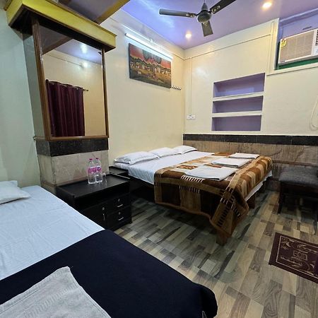 The Golden Lodge Varanasi Exterior photo
