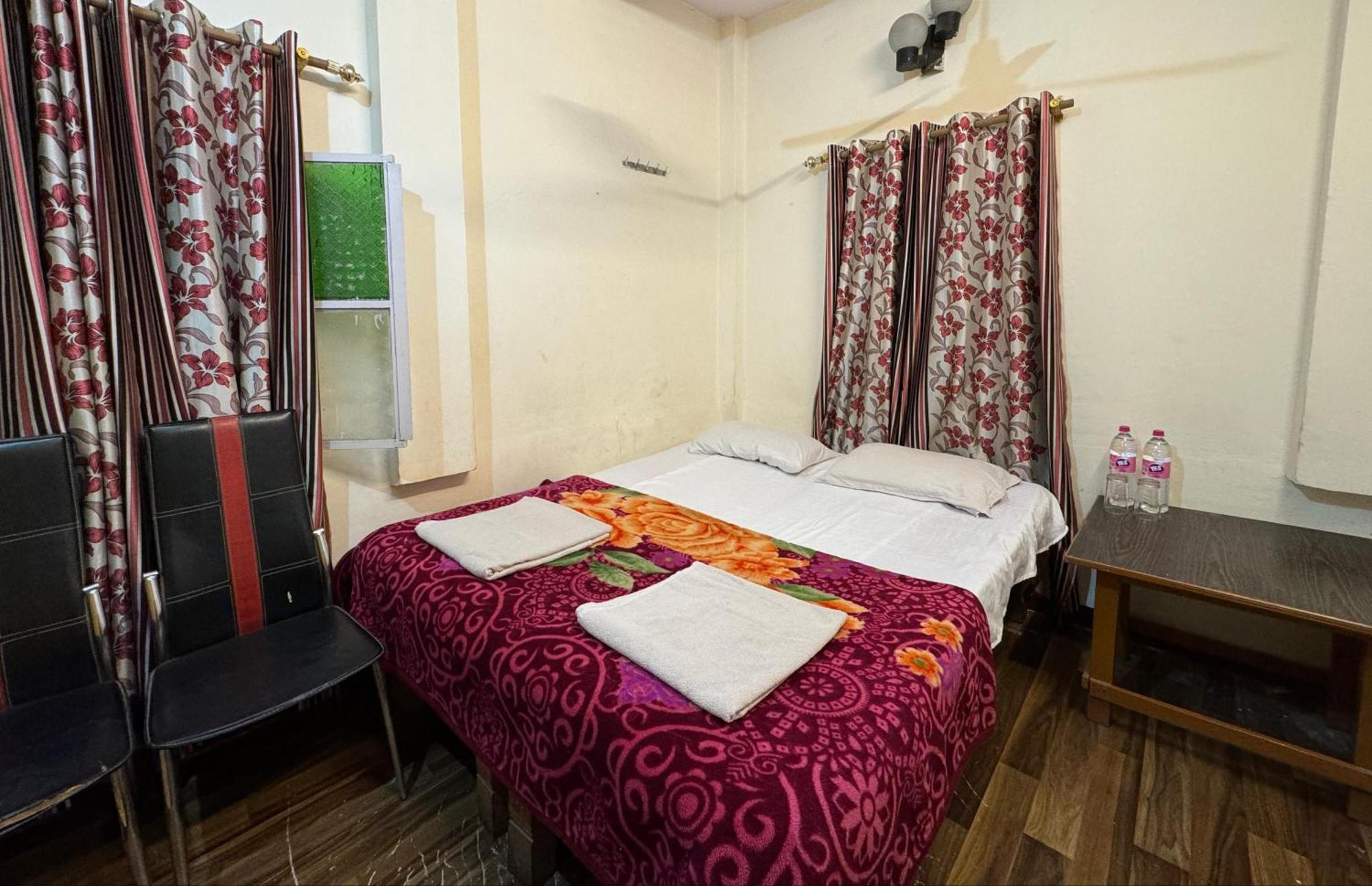 The Golden Lodge Varanasi Exterior photo