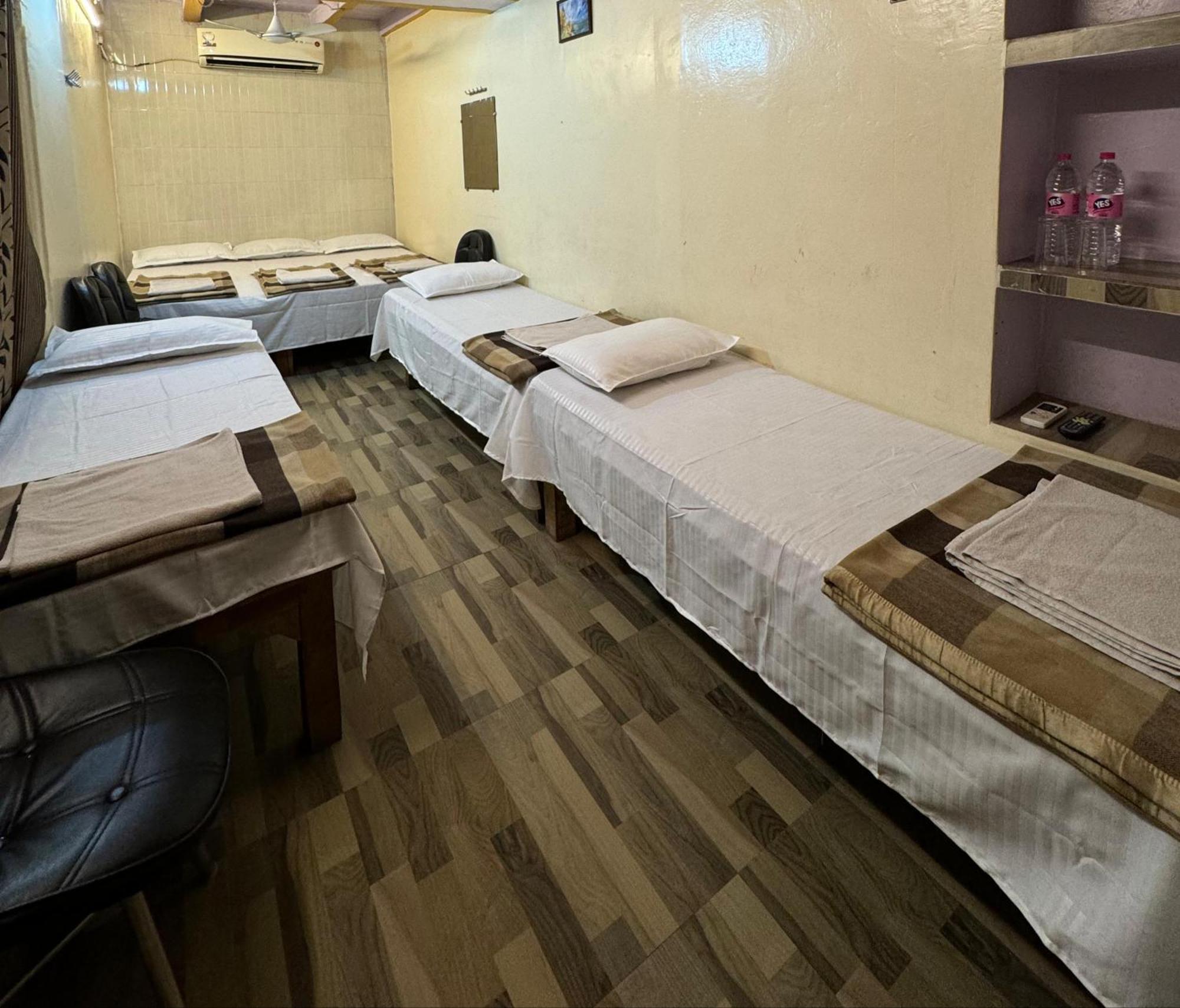 The Golden Lodge Varanasi Exterior photo
